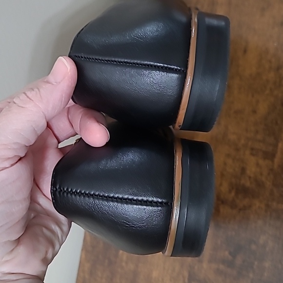 Anne Klein Black Loafers with Gold Detail with Logo size 7.5 - Picture 8 of 12